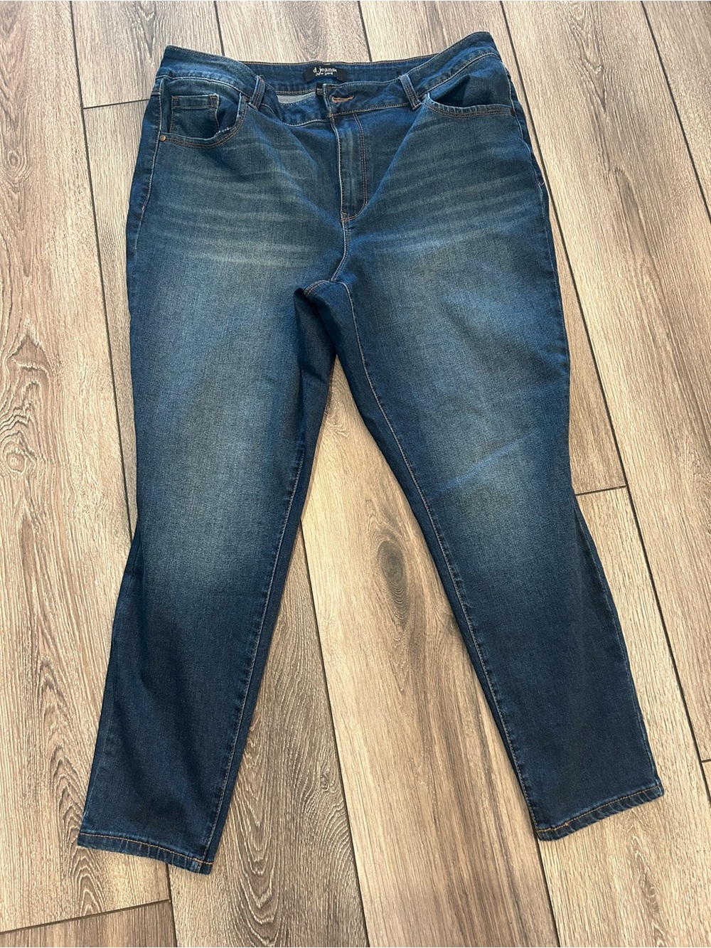 d. jeans Women's Dark Blue Ankle Jeans - size 18w